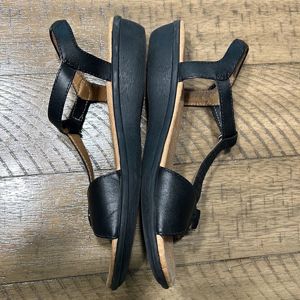 Clarks Black and Tan Sandals - Picture 10 of 12